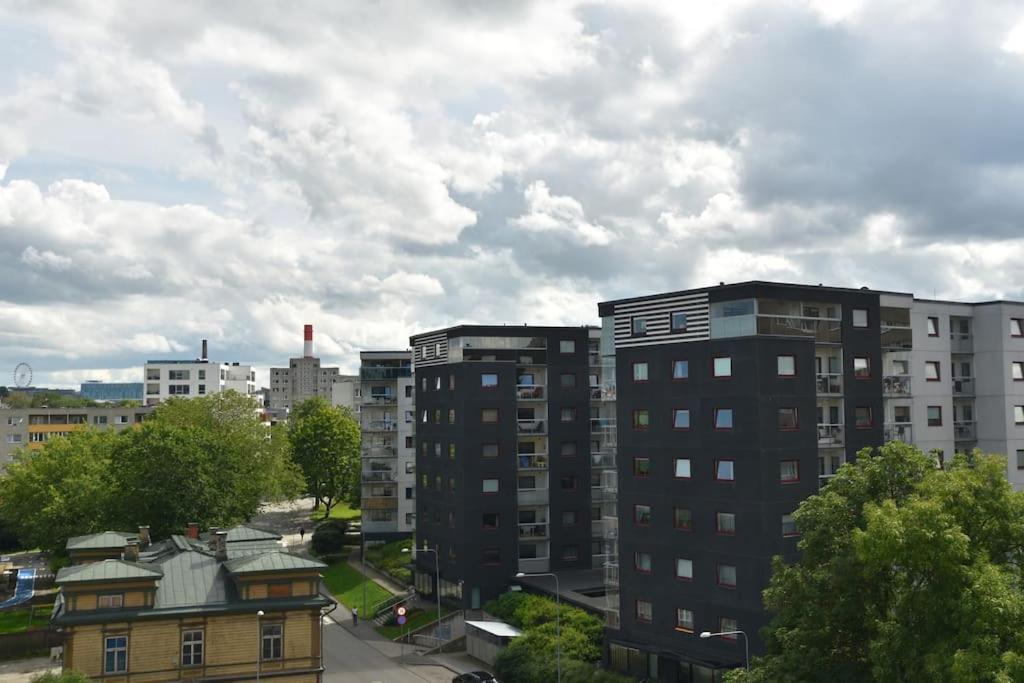 Huoneisto Kahe Magamistoaga Ja Suure Elutoaga 3-toaline Korter Vaatega Tallinna Aerikeskusele Tallinna
