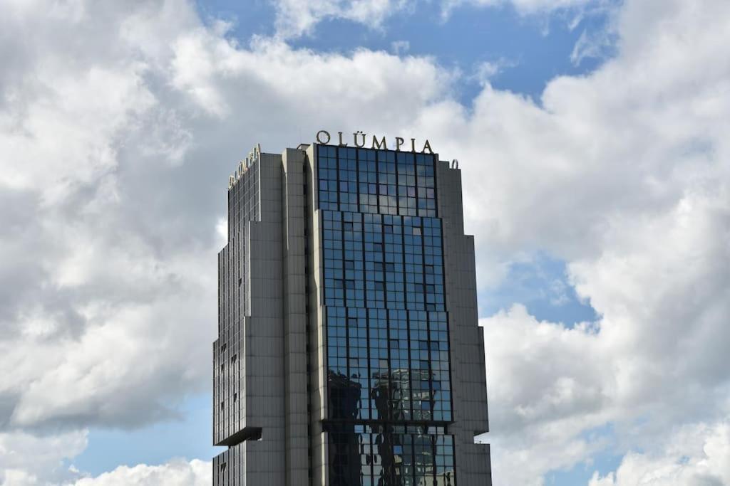 Huoneisto Kahe Magamistoaga Ja Suure Elutoaga 3-toaline Korter Vaatega Tallinna Aerikeskusele *